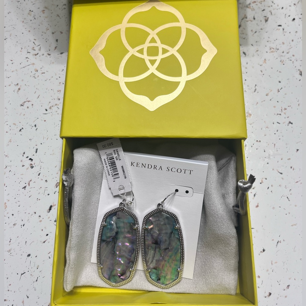 Kendra scott earrings.Brand new. Never worn